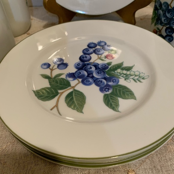 8 pc mug and desert plate set with blueberry motif - Picture 4 of 9